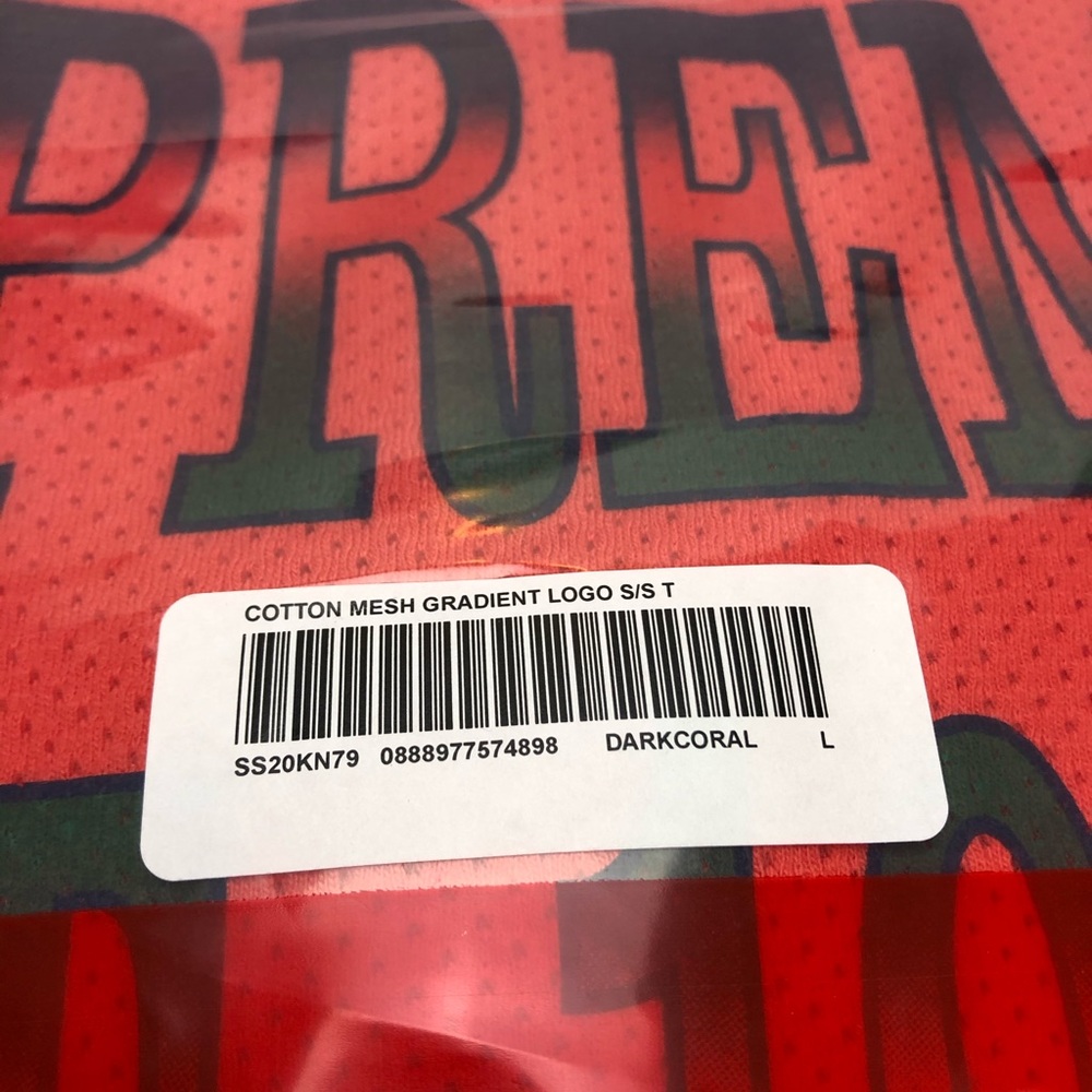 Supreme T-shirt - Picture 2 of 3